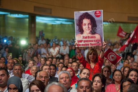 13 octobre 2012 : le Palais des Congrès s’est avéré trop petit pour accueillir les hommes et les femmes venues écouter le projet politique du Parti Républicain Al Joumhoury associé à Al Massar. Les responsables du parti Al Joumhoury Nejib Chebbi, Maya Jribi, Yassine Brahim, Saïd Aïdi sollicités de toute part sont entourés de personnalités politiques proches tels Ahmed Brahim, Samir Tayeb  d’al Massar  et d’autres, de courants politiques divers tels Mohsen Marzouk représentant Nida Tounes et Jawher Ben Mbarek représentant Desstourna, Hamma Hammami secrétaire général du PCOT, Parti communiste des ouvriers de Tunisie, Mohamed Kilani, président du parti socialiste de Gauche. Des députés parmi lesquels Nadia Chaabane, Khemais Ksilla, Issam Chebbi et de nombreuses associations ont assisté à cette manifestation.