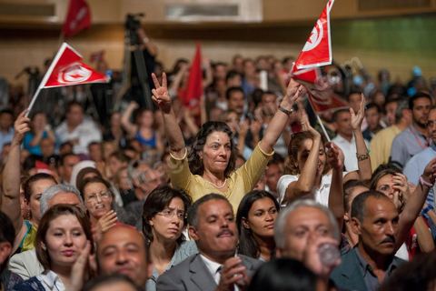 13 octobre 2012 : le Palais des Congrès s’est avéré trop petit pour accueillir les hommes et les femmes venues écouter le projet politique du Parti Républicain Al Joumhoury associé à Al Massar. Les responsables du parti Al Joumhoury Nejib Chebbi, Maya Jribi, Yassine Brahim, Saïd Aïdi sollicités de toute part sont entourés de personnalités politiques proches tels Ahmed Brahim, Samir Tayeb  d’al Massar  et d’autres, de courants politiques divers tels Mohsen Marzouk représentant Nida Tounes et Jawher Ben Mbarek représentant Desstourna, Hamma Hammami secrétaire général du PCOT, Parti communiste des ouvriers de Tunisie, Mohamed Kilani, président du parti socialiste de Gauche. Des députés parmi lesquels Nadia Chaabane, Khemais Ksilla, Issam Chebbi et de nombreuses associations ont assisté à cette manifestation.