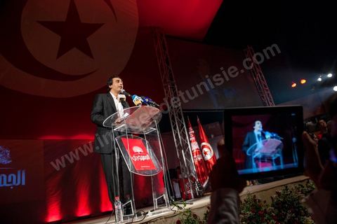 13 octobre 2012 : Jawher Mbarek développe avec force et rationalité la notion de concertation qui doit donner naissance à une République  égalitaire entre hommes et femmes, entre régions, fruit d’une concertation de toutes les instances, organisations, société civile, syndicats, partis politiques et personnalités professionnelles. le Palais des Congrès s’est avéré trop petit pour accueillir les hommes et les femmes venues écouter le projet politique du Parti Républicain Al Joumhoury associé à Al Massar. Les responsables du parti Al Joumhoury Nejib Chebbi, Maya Jribi, Yassine Brahim, Saïd Aïdi sollicités de toute part sont entourés de personnalités politiques proches tels Ahmed Brahim, Samir Tayeb  d’al Massar  et d’autres, de courants politiques divers tels Mohsen Marzouk représentant Nida Tounes et Jawher Ben Mbarek représentant Desstourna, Hamma Hammami secrétaire général du PCOT, Parti communiste des ouvriers de Tunisie, Mohamed Kilani, président du parti socialiste de Gauche. Des députés parmi lesquels Nadia Chaabane, Khemais Ksilla, Issam Chebbi et de nombreuses associations ont assisté à cette manifestation.