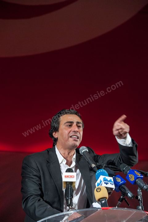 13 octobre 2012 : Jawher Mbarek développe avec force et rationalité la notion de concertation qui doit donner naissance à une République  égalitaire entre hommes et femmes, entre régions, fruit d’une concertation de toutes les instances, organisations, société civile, syndicats, partis politiques et personnalités professionnelles. le Palais des Congrès s’est avéré trop petit pour accueillir les hommes et les femmes venues écouter le projet politique du Parti Républicain Al Joumhoury associé à Al Massar. Les responsables du parti Al Joumhoury Nejib Chebbi, Maya Jribi, Yassine Brahim, Saïd Aïdi sollicités de toute part sont entourés de personnalités politiques proches tels Ahmed Brahim, Samir Tayeb  d’al Massar  et d’autres, de courants politiques divers tels Mohsen Marzouk représentant Nida Tounes et Jawher Ben Mbarek représentant Desstourna, Hamma Hammami secrétaire général du PCOT, Parti communiste des ouvriers de Tunisie, Mohamed Kilani, président du parti socialiste de Gauche. Des députés parmi lesquels Nadia Chaabane, Khemais Ksilla, Issam Chebbi et de nombreuses associations ont assisté à cette manifestation.