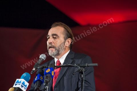 13 octobre 2012 : Pour Saïd Aïdi les valeurs commune de liberté, de démocratie, de justice sociale et de développement humain sont les valeurs communes aux partis qui avec le parti Al Joumhouri vont former une coalition la plus large possible pour les prochaines élections. Mais le peuple attend des solutions pour l’emploi, pour le développement régional et pour le développement humain. Le programme et les solutions qui seront mises en place doivent être clairs, qui en sera responsable et comment ce projet sera réalisé. le Palais des Congrès s’est avéré trop petit pour accueillir les hommes et les femmes venues écouter le projet politique du Parti Républicain Al Joumhoury associé à Al Massar. Les responsables du parti Al Joumhoury Nejib Chebbi, Maya Jribi, Yassine Brahim, Saïd Aïdi sollicités de toute part sont entourés de personnalités politiques proches tels Ahmed Brahim, Samir Tayeb  d’al Massar  et d’autres, de courants politiques divers tels Mohsen Marzouk représentant Nida Tounes et Jawher Ben Mbarek représentant Desstourna, Hamma Hammami secrétaire général du PCOT, Parti communiste des ouvriers de Tunisie, Mohamed Kilani, président du parti socialiste de Gauche. Des députés parmi lesquels Nadia Chaabane, Khemais Ksilla, Issam Chebbi et de nombreuses associations ont assisté à cette manifestation.