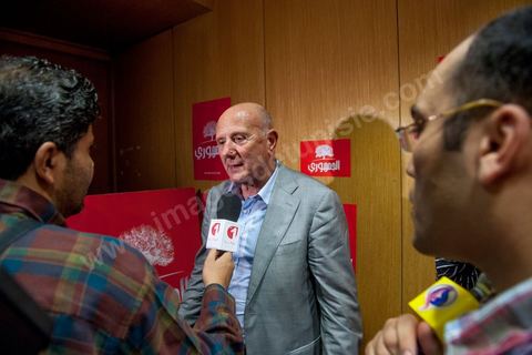 13 octobre 2012 : Neji Chebbi répondant à la Presse. le Palais des Congrès s’est avéré trop petit pour accueillir les hommes et les femmes venues écouter le projet politique du Parti Républicain Al Joumhoury associé à Al Massar. Les responsables du parti Al Joumhoury Nejib Chebbi, Maya Jribi, Yassine Brahim, Saïd Aïdi sollicités de toute part sont entourés de personnalités politiques proches tels Ahmed Brahim, Samir Tayeb  d’al Massar  et d’autres, de courants politiques divers tels Mohsen Marzouk représentant Nida Tounes et Jawher Ben Mbarek représentant Desstourna, Hamma Hammami secrétaire général du PCOT, Parti communiste des ouvriers de Tunisie, Mohamed Kilani, président du parti socialiste de Gauche. Des députés parmi lesquels Nadia Chaabane, Khemais Ksilla, Issam Chebbi et de nombreuses associations ont assisté à cette manifestation.