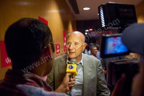 13 octobre 2012 : Neji Chebbi répondant à la Presse. le Palais des Congrès s’est avéré trop petit pour accueillir les hommes et les femmes venues écouter le projet politique du Parti Républicain Al Joumhoury associé à Al Massar. Les responsables du parti Al Joumhoury Nejib Chebbi, Maya Jribi, Yassine Brahim, Saïd Aïdi sollicités de toute part sont entourés de personnalités politiques proches tels Ahmed Brahim, Samir Tayeb  d’al Massar  et d’autres, de courants politiques divers tels Mohsen Marzouk représentant Nida Tounes et Jawher Ben Mbarek représentant Desstourna, Hamma Hammami secrétaire général du PCOT, Parti communiste des ouvriers de Tunisie, Mohamed Kilani, président du parti socialiste de Gauche. Des députés parmi lesquels Nadia Chaabane, Khemais Ksilla, Issam Chebbi et de nombreuses associations ont assisté à cette manifestation.