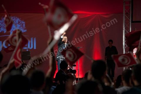 13 octobre 2012 : Mohsen Marzouk rappelle que la liberté et la démocratie s’obtiennent par la lutte du peuple tunisien et que la révolution tunisienne s’inscrit dans la continuité des luttes du peuple tunisien et de son histoire. L’union des forces démocratiques, y compris le Front Populaire, doit présenter des listes communes aux prochaines élections et travailler de concert après les résultats pour mettre en œuvre la renaissance de notre pays. Le Palais des Congrès s’est avéré trop petit pour accueillir les hommes et les femmes venues écouter le projet politique du Parti Républicain Al Joumhoury associé à Al Massar. Les responsables du parti Al Joumhoury Nejib Chebbi, Maya Jribi, Yassine Brahim, Saïd Aïdi sollicités de toute part sont entourés de personnalités politiques proches tels Ahmed Brahim, Samir Tayeb  d’al Massar  et d’autres, de courants politiques divers tels Mohsen Marzouk représentant Nida Tounes et Jawher Ben Mbarek représentant Desstourna, Hamma Hammami secrétaire général du PCOT, Parti communiste des ouvriers de Tunisie, Mohamed Kilani, président du parti socialiste de Gauche. Des députés parmi lesquels Nadia Chaabane, Khemais Ksilla, Issam Chebbi et de nombreuses associations ont assisté à cette manifestation.