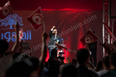13 octobre 2012 : Mohsen Marzouk rappelle que la liberté et la démocratie s’obtiennent par la lutte du peuple tunisien et que la révolution tunisienne s’inscrit dans la continuité des luttes du peuple tunisien et de son histoire. L’union des forces démocratiques, y compris le Front Populaire, doit présenter des listes communes aux prochaines élections et travailler de concert après les résultats pour mettre en œuvre la renaissance de notre pays. Le Palais des Congrès s’est avéré trop petit pour accueillir les hommes et les femmes venues écouter le projet politique du Parti Républicain Al Joumhoury associé à Al Massar. Les responsables du parti Al Joumhoury Nejib Chebbi, Maya Jribi, Yassine Brahim, Saïd Aïdi sollicités de toute part sont entourés de personnalités politiques proches tels Ahmed Brahim, Samir Tayeb  d’al Massar  et d’autres, de courants politiques divers tels Mohsen Marzouk représentant Nida Tounes et Jawher Ben Mbarek représentant Desstourna, Hamma Hammami secrétaire général du PCOT, Parti communiste des ouvriers de Tunisie, Mohamed Kilani, président du parti socialiste de Gauche. Des députés parmi lesquels Nadia Chaabane, Khemais Ksilla, Issam Chebbi et de nombreuses associations ont assisté à cette manifestation.