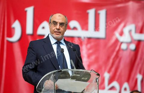 16 ocotbre 2012 : Intervention de Hammadi Jebali, président du gouvernement, Congrès National pour le dialogue, ce rassemblement de plus de 40 partis s'est ouvert au Palais des Congrès, à l'initiative de l'Union générale des travailleurs tunisiens (UGTT), pour sortir des "tiraillements" qui retardent la rédaction du texte fondateur de la Tunisie post-révolutionnaire par l'Assemblée nationale constituante (ANC). Signe des conflits persistants, deux des trois partis de la coalition au gouvernement, les islamistes d'Ennahda et le Congrès pour la République du président Marzouki, ont annoncé lundi boycotter la réunion en raison de la présence d'un parti d'opposition honni, Nidaa Tounès 
