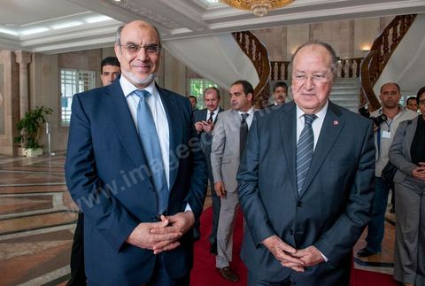 23 octobre 2012 : les deux présidents H. Jebali à gauche et M. Ben Jaafar attendent le Président de la République à la séance plénière solennelle de l’Assemblée Nationale Constituante pour le premier anniversaire des élections du 23 octobre 2011 en présence des trois présidents Moncef Marzouki, Président de la République, Hammadi Jebali, Président du Gouvernement et Mustapha Ben Jaafar, Président de l'Assemblée.