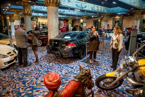 23 décembre 2012 : ouverture au public de la foire exposition des biens de la famille de l'ancien président Ben Ali mis en vente et aux enchères dans le casino au style égyptien de Gammarth, banlieue nord de Tunis. Voitures de luxes, Maybach, Mac Laren, Ferrari, Rolls Royce, Aston Martin, Lamborghini, Bijoux, Tableaux, tapis,  vétements, ...