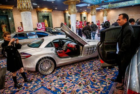 23 décembre 2012 : ouverture au public de la foire exposition des biens de la famille de l'ancien président Ben Ali mis en vente et aux enchères dans le casino au style égyptien de Gammarth, banlieue nord de Tunis. Voitures de luxes, Maybach, Mac Laren, Ferrari, Rolls Royce, Aston Martin, Lamborghini, Bijoux, Tableaux, tapis,  vétements, ...