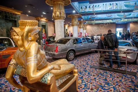 23 décembre 2012 : ouverture au public de la foire exposition des biens de la famille de l'ancien président Ben Ali mis en vente et aux enchères dans le casino au style égyptien de Gammarth, banlieue nord de Tunis. Voitures de luxes, Maybach, Mac Laren, Ferrari, Rolls Royce, Aston Martin, Lamborghini, Bijoux, Tableaux, tapis,  vétements, ...