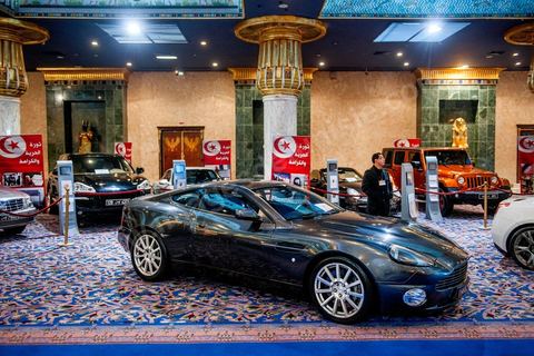 23 décembre 2012 : ouverture au public de la foire exposition des biens de la famille de l'ancien président Ben Ali mis en vente et aux enchères dans le casino au style égyptien de Gammarth, banlieue nord de Tunis. Voitures de luxes, Maybach, Mac Laren, Ferrari, Rolls Royce, Aston Martin, Lamborghini, Bijoux, Tableaux, tapis,  vétements, ...