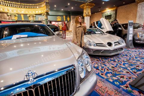 23 décembre 2012 : ouverture au public de la foire exposition des biens de la famille de l'ancien président Ben Ali mis en vente et aux enchères dans le casino au style égyptien de Gammarth, banlieue nord de Tunis. Voitures de luxes, Maybach, Mac Laren, Ferrari, Rolls Royce, Aston Martin, Lamborghini, Bijoux, Tableaux, tapis,  vétements, ...