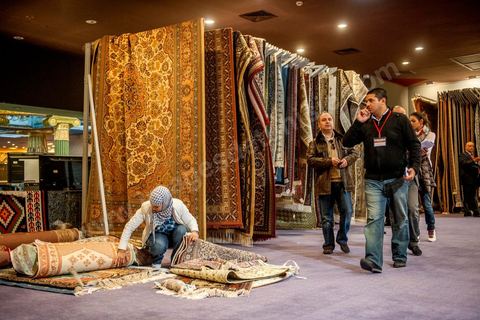 23 décembre 2012 : ouverture au public de la foire exposition des biens de la famille de l'ancien président Ben Ali mis en vente et aux enchères dans le casino au style égyptien de Gammarth, banlieue nord de Tunis. Voitures de luxes, Maybach, Mac Laren, Ferrari, Rolls Royce, Aston Martin, Lamborghini, Bijoux, Tableaux, tapis,  vétements, ...