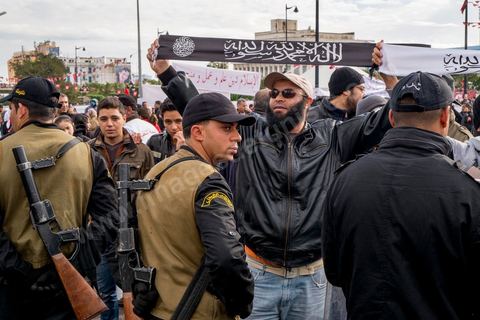14 janvier 2013 : Entre l'avenue Habib Bourguiba et la place du 14 janvier, les tunisiens sont venus commémorer, dans une ambiance politique tendue, le deuxième anniversaire d ela Révolution marqué en 2011 par la fuite de l'ancien président Ben Ali.
