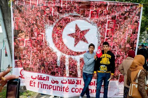 14 janvier 2013 : Un stand fut installé sur l'avenue pour commémorer les martyrs de la révolution de 2011 et de 2008. Entre l'avenue Habib Bourguiba et la place du 14 janvier, les tunisiens sont venus commémorer, dans une ambiance politique tendue, le deuxième anniversaire d ela Révolution marqué en 2011 par la fuite de l'ancien président Ben Ali.