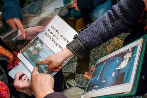 17 janvier : au bureau de la Ligue des Droits de l'Homme à Tunis, des familles de