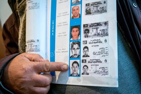 17 janvier : au bureau de la Ligue des Droits de l'Homme à Tunis, des familles de jeunes migrants partis vers les côtes italiennes en bateau clandestins et disparus en mer viennent pour réclamer une enquête.