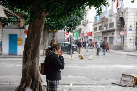 06 février 2013 : à l'annonce de l'assasinat le matin de Chokri Belaid, le leader du front Populaire, à Tunis, des rassemblements on lieu toute la jouréne sur l'avenue Habib Bourguiba entrainant des affrontements entre la police et les jeunes.