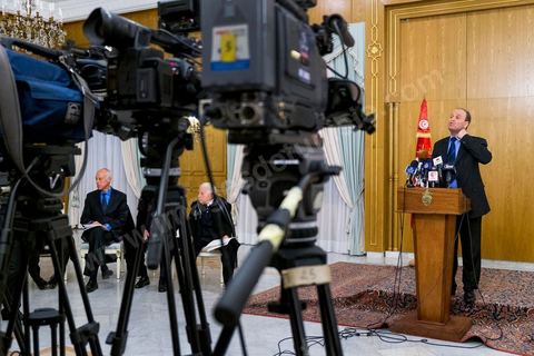 12 février 2013 : allocution à la presse de Mehdi Mabrouk, Ministre de la Culture, à la suite du "Conseil des Sages" réunit autour du Premier Ministère pour trouver une issue à la  grave crise politique qui secoue le pays. "Cette réunion avait pour but, non de soutenir la proposition de M. Jebali mais d'évaluer la situation générale, indépendament des partis politiques", à déclaré Mehdi Mabrouk, ministre de la culture, à l'issue de la rencontre qui a duré plus de trois heures.  "Leur analyse a été claire, a-t-il poursuivi. Ils ont insisté sur l'urgence, la nécessité d´un agenda pour les prochaines élections, la légitimité de l'Assemblée nationale constituante, et sur le besoin de sensibiliser sur tous ces thèmes les acteurs sociaux et les journalistes".