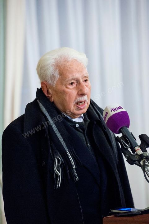 12 février 2013 : Mustapha Filali. allocution à la presse de Mehdi Mabrouk, Ministre de la Culture, à la suite du "Conseil des Sages" réunit autour du Premier Ministère pour trouver une issue à la  grave crise politique qui secoue le pays. "Cette réunion avait pour but, non de soutenir la proposition de M. Jebali mais d'évaluer la situation générale, indépendament des partis politiques", à déclaré Mehdi Mabrouk, ministre de la culture, à l'issue de la rencontre qui a duré plus de trois heures.  "Leur analyse a été claire, a-t-il poursuivi. Ils ont insisté sur l'urgence, la nécessité d´un agenda pour les prochaines élections, la légitimité de l'Assemblée nationale constituante, et sur le besoin de sensibiliser sur tous ces thèmes les acteurs sociaux et les journalistes".