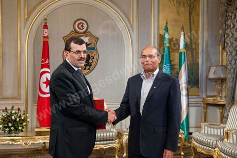 8 mars 2013 : Ali Larayedh, nommé nouveau Premier Ministre tunisien il y a deux semaines vient remettre au Président de la République Moncef Marzouki, la liste des noms pour son nouveau gouvernement. Puis présentation à la presse d ela composition de son nouveau gouvernement qui doit avoir l'approbation de l'Assemblée en début de semaine prochaine.