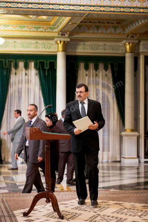 8 mars 2013 : Ali Larayedh, nommé nouveau Premier Ministre tunisien il y a deux semaines vient remettre au Président de la République Moncef Marzouki, la liste des noms pour son nouveau gouvernement. Puis présentation à la presse d ela composition de son nouveau gouvernement qui doit avoir l'approbation de l'Assemblée en début de semaine prochaine.