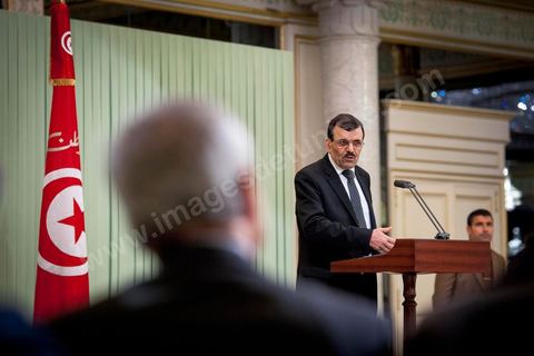 8 mars 2013 : Ali Larayedh, nommé nouveau Premier Ministre tunisien il y a deux semaines vient remettre au Président de la République Moncef Marzouki, la liste des noms pour son nouveau gouvernement. Puis présentation à la presse d ela composition de son nouveau gouvernement qui doit avoir l'approbation de l'Assemblée en début de semaine prochaine.