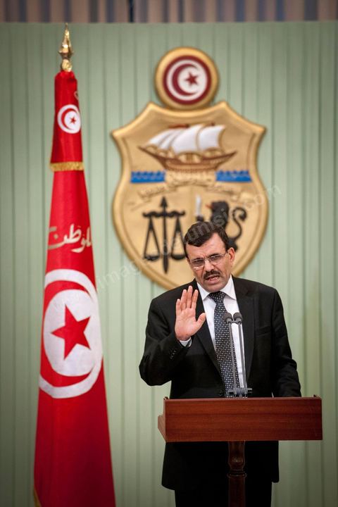 8 mars 2013 : Ali Larayedh, nommé nouveau Premier Ministre tunisien il y a deux semaines vient remettre au Président de la République Moncef Marzouki, la liste des noms pour son nouveau gouvernement. Puis présentation à la presse d ela composition de son nouveau gouvernement qui doit avoir l'approbation de l'Assemblée en début de semaine prochaine.
