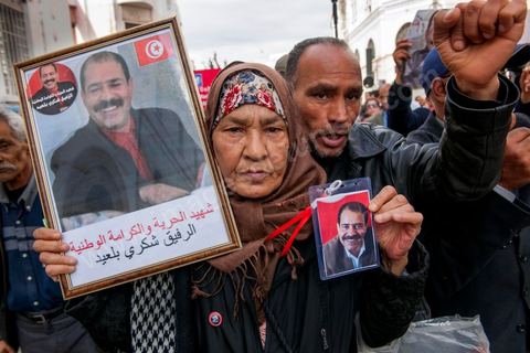 March 9, 2013: A woman holding a portrait of Chokri Belaid on Habib Bourguiba Avenue in Tunis; nearly 3,000 protesters gathered to commemorate Women’s Day and the death of Chokri Belaid on February 6. Several political figures, civil society activists, and artists answered the call from the UGTT Women’s Commission and other feminist organizations.
