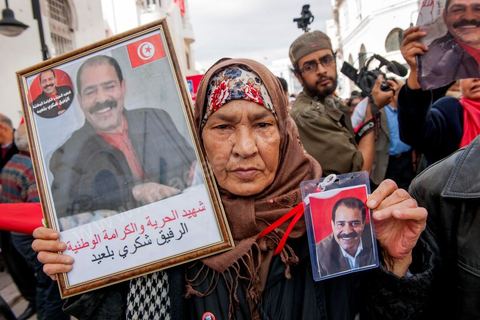 March 9, 2013: A woman holding a portrait of Chokri Belaid on Habib Bourguiba Avenue in Tunis; nearly 3,000 protesters gathered to commemorate Women’s Day and the death of Chokri Belaid on February 6. Several political figures, civil society activists, and artists answered the call from the UGTT Women’s Commission and other feminist organizations.