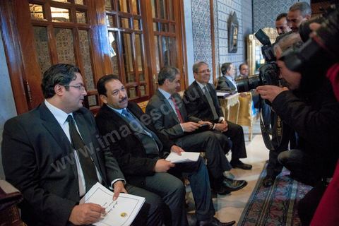 12 mars 2013 : les nouveaux ministres dans les couloirs de l'assemblée. Discours de Ali Larayedh, le nouveau Premier Ministre, à l'Assemblée Nationale Constituante, pour l'investiture de son nouveau gouvernement présenté le 8 mars au Président de la République. Dans son discours le premier ministre a posé le programme de son gouvernement de 9 mois, programme politique pour mener aux élections pour la fin 2013,  programme sécuritaire, relance économique et lutte contre le chômage.