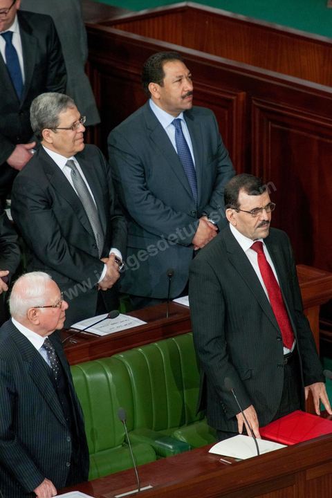 12 mars 2013 : Ali Larayedh et au dessus à droite Lotfi Ben Jeddou, nouveau Ministre de l'Intérieur et à gauche Ministre des Affaires Etrangères, Othman Jarandi. discours de Ali Larayedh, le nouveau Premier Ministre, à l'Assemblée Nationale Constituante, pour l'investiture de son nouveau gouvernement présenté le 8 mars au Président de la République. Dans son discours le premier ministre a posé le programme de son gouvernement de 9 mois, programme politique pour mener aux élections pour la fin 2013,  programme sécuritaire, relance économique et lutte contre le chômage.