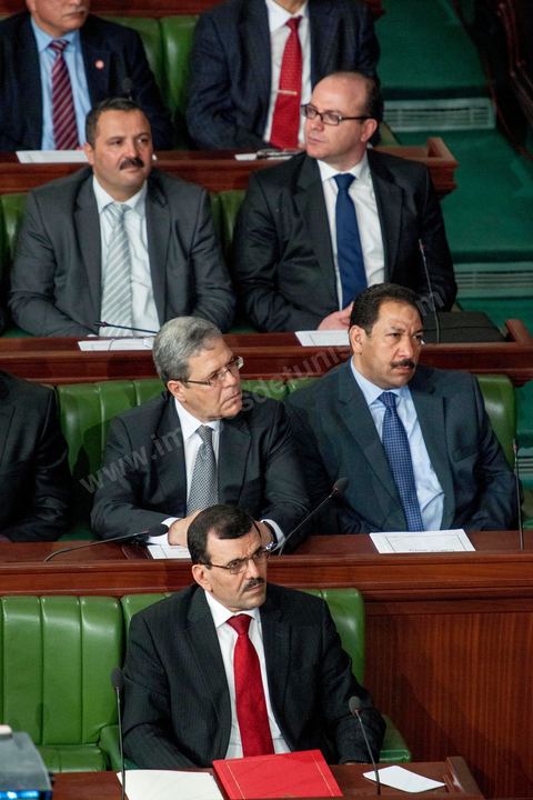 12 mars 2013 : Ali Larayedh et au dessus à droite Lotfi Ben Jeddou, nouveau Ministre de l'Intérieur et à gauche Ministre des Affaires Etrangères, Othman Jarandi. discours de Ali Larayedh, le nouveau Premier Ministre, à l'Assemblée Nationale Constituante, pour l'investiture de son nouveau gouvernement présenté le 8 mars au Président de la République. Dans son discours le premier ministre a posé le programme de son gouvernement de 9 mois, programme politique pour mener aux élections pour la fin 2013,  programme sécuritaire, relance économique et lutte contre le chômage.