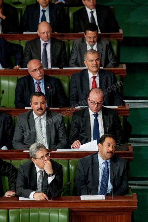 12 mars 2013 : les membres du nouveau gouvernement lors de l'audience pour le discours de Ali Larayedh, le nouveau Premier Ministre, à l'Assemblée Nationale Constituante, pour l'investiture de son nouveau gouvernement présenté le 8 mars au Président de la République. Dans son discours le premier ministre a posé le programme de son gouvernement de 9 mois, programme politique pour mener aux élections pour la fin 2013,  programme sécuritaire, relance économique et lutte contre le chômage.
