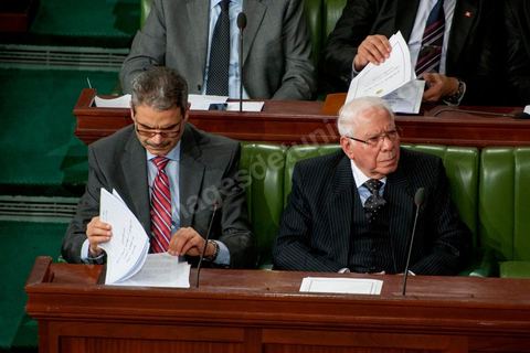 12 mars 2013 : à droite le nouveau Ministre de la Défense, Rachid Sabagh et à sa droite le Ministre de la Justice, Nadhir ben Ammou. discours de Ali Larayedh, le nouveau Premier Ministre, à l'Assemblée Nationale Constituante, pour l'investiture de son nouveau gouvernement présenté le 8 mars au Président de la République. Dans son discours le premier ministre a posé le programme de son gouvernement de 9 mois, programme politique pour mener aux élections pour la fin 2013,  programme sécuritaire, relance économique et lutte contre le chômage.