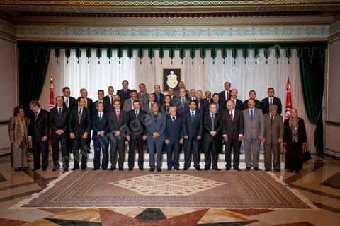 13 mars 2013 : le nouveau gouvernement avec le Président de la République et le Premier Ministre à la présidence de la République, le nouveau gouvernement de Ali Larayedh, qui a remporté le vote de confiance le matin même à l'assemblée, prête serment et pose pour la photo du gouvernement Ennahdha 2 avec le Président de la République Moncef Marzouki.
