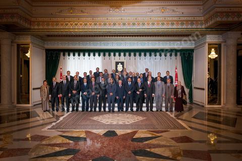 13 mars 2013 : le nouveau gouvernement avec le Président de la République et le Premier Ministre à la présidence de la République, le nouveau gouvernement de Ali Larayedh, qui a remporté le vote de confiance le matin même à l'assemblée, prête serment et pose pour la photo du gouvernement Ennahdha 2 avec le Président de la République Moncef Marzouki.