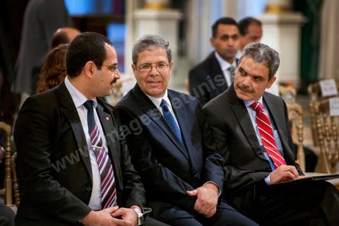 13 mars 2013 : à la présidence de la République, le nouveau gouvernement de Ali Larayedh, qui a remporté le vote de confiance le matin même à l'assemblée, prête serment et pose pour la photo du gouvernement Ennahdha 2 avec le Président de la République Moncef Marzouki.