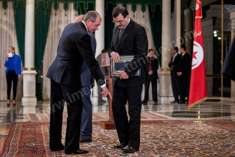 13 mars 2013 : Arrivée du Président de la République et du Premier Ministre à la présidence de la République, le nouveau gouvernement de Ali Larayedh, qui a remporté le vote de confiance le matin même à l'assemblée, prête serment et pose pour la photo du gouvernement Ennahdha 2 avec le Président de la République Moncef Marzouki.
