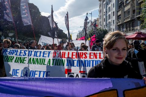 26 mars 2013 : l'ouverture du premier Forum Social Mondial (FSM) en terre arabe est marquée par une grand marche dans Tunis avec les plrésence de plusierus milliers de manifestations altermondialistes venus du monde entier 