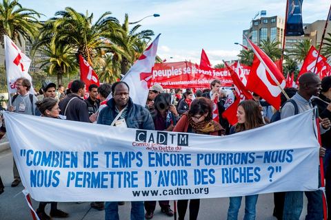 26 mars 2013 : l'ouverture du premier Forum Social Mondial (FSM) en terre arabe est marquée par une grand marche dans Tunis avec les plrésence de plusierus milliers de manifestations altermondialistes venus du monde entier 