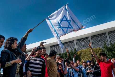 March 29, 2013: Tunisian activists from the “Bass pro Bashar al-Assad” party burned the Israeli flag in the central square of the World Social Forum on the final day of the World Social Forum meetings on the Tunis university campus. This first forum held in the Arab world was strongly marked by Arab nationalist demands and statements, and dominated by a constant tribute to and support for the Palestinian people.