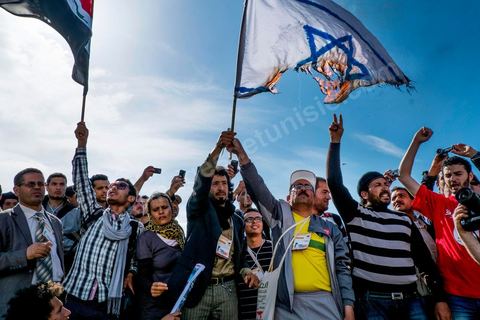 March 29, 2013: Tunisian activists from the “Bass pro Bashar al-Assad” party burned the Israeli flag in the central square of the World Social Forum on the final day of the World Social Forum meetings on the Tunis university campus. This first forum held in the Arab world was strongly marked by Arab nationalist demands and statements, and dominated by a constant tribute to and support for the Palestinian people.