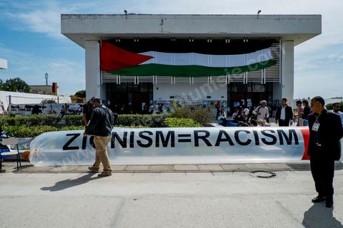 March 29, 2013: the final day of the World Social Forum on the Tunis university campus. This first forum held in the Arab world was strongly marked by Arab nationalist demands and observations, and dominated by a constant tribute to and support for the Palestinian people.