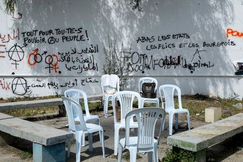 29 mars 2013 : graffitis sur les murs au dernier jour des rencontres du Forum Social Mondial sur le campus universitaire de Tunis. Ce premier forum en Terre arabe a été fortement marqué par les revendicatiosn et constatestations nationaliste arabes, et dominé par un hommage et soutien constant au peuple palestinien.