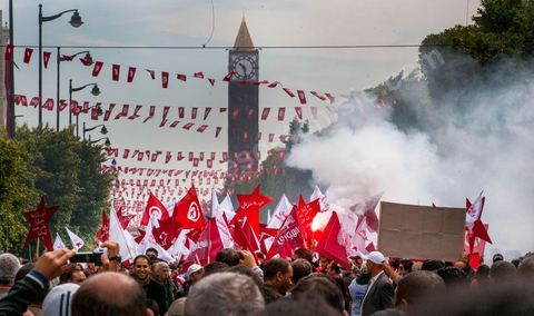 9 avril 2013 : les militants du Parti socialiste rejoignent la marche des démocrates à l'occasion de la journée des martyrs, l'avenue Bourguiba à Tunis a accueilli plusieurs marches politiques. Entre la première marche de la nouvelle alliance politique "Union pour la Tunisie", regroupant les partis progressistes Nidaa Tounes, Al Joumhouri, Al Massar, Parti Socialiste et Parti Patriotique, et celle des partisans de Ennahdha et des Ligues de Protection de la Révolution (LPR) la tension a été au maximum mais contrôlé par un dispositif sécuritaire impotant et efficace.