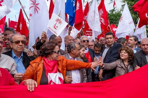 9 avril 2013 : les différents leaders et secrétaires généraux des partis de l'alliance de l'Union pour la Tunisie. à l'occasion de la journée des martyrs, l'avenue Bourguiba à Tunis a accueilli plusieurs marches politiques. Entre la première marche de la nouvelle alliance politique "Union pour la Tunisie", regroupant les partis progressistes Nidaa Tounes, Al Joumhouri, Al Massar, Parti Socialiste et Parti Patriotique, et celle des partisans de Ennahdha et des Ligues de Protection de la Révolution (LPR) la tension a été au maximum mais contrôlé par un dispositif sécuritaire impotant et efficace.