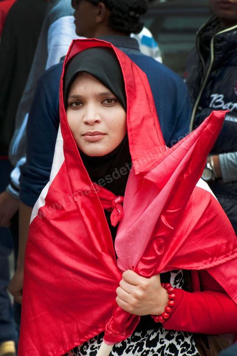 9 avril 2013 : Partisans de l'Union pour la Tunisie. à l'occasion de la journée des martyrs, l'avenue Bourguiba à Tunis a accueilli plusieurs marches politiques. Entre la première marche de la nouvelle alliance politique "Union pour la Tunisie", regroupant les partis progressistes Nidaa Tounes, Al Joumhouri, Al Massar, Parti Socialiste et Parti Patriotique, et celle des partisans de Ennahdha et des Ligues de Protection de la Révolution (LPR) la tension a été au maximum mais contrôlé par un dispositif sécuritaire impotant et efficace.