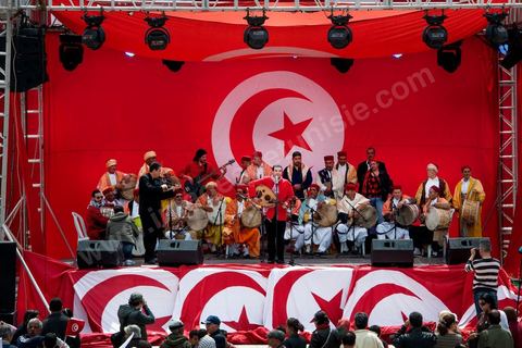 9 avril 2013 : meeting à Bab Souika, quartier populaire de Tunis, de l'Union pour la Tunisie à l'occasion de la journée des martyrs et après la première marche politique  à l'avenue Bourguiba à Tunis de la nouvelle alliance politique "Union pour la Tunisie", regroupant les partis progressistes Nidaa Tounes, Al Joumhouri, Al Massar, Parti Socialiste et Parti Patriotique.