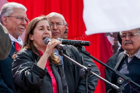 9 avril 2013 : Maya Jribi Secrétaire générale de Al Joumhouri au meeting à Bab Souika, quartier populaire de Tunis, de l'Union pour la Tunisie à l'occasion de la journée des martyrs et après la première marche politique  à l'avenue Bourguiba à Tunis de la nouvelle alliance politique "Union pour la Tunisie", regroupant les partis progressistes Nidaa Tounes, Al Joumhouri, Al Massar, Parti Socialiste et Parti Patriotique.